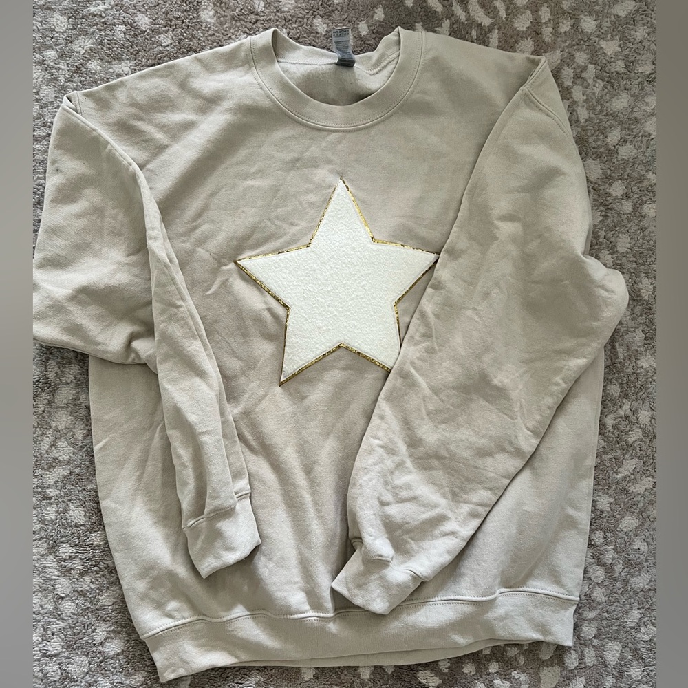Star Chenille Patch Crewneck Sweatshirt - Size L!